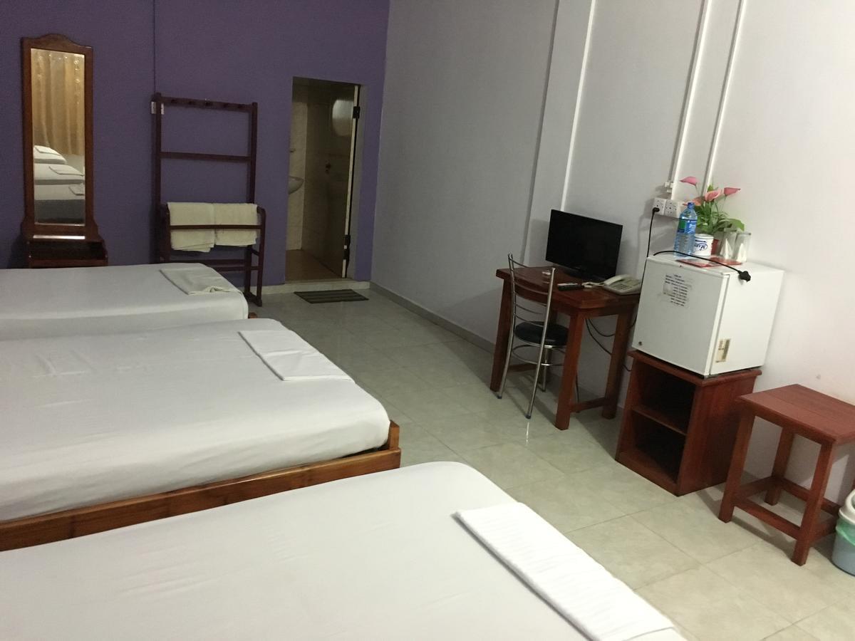 Gnaanams Hotel&Restaurant Jaffna Bagian luar foto