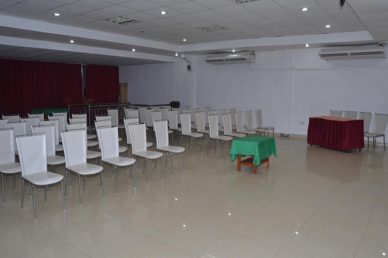 Gnaanams Hotel&Restaurant Jaffna Bagian luar foto
