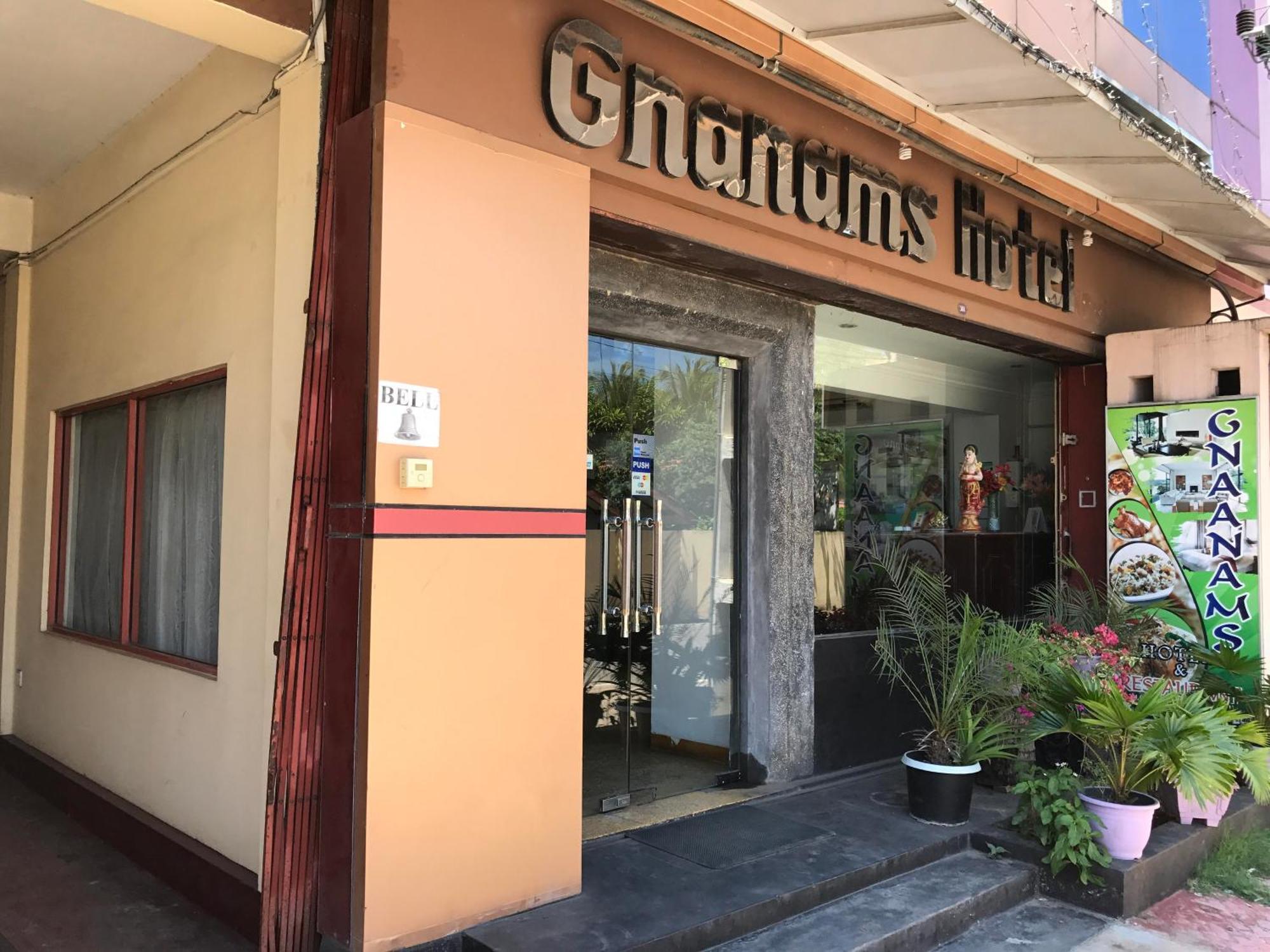 Gnaanams Hotel&Restaurant Jaffna Bagian luar foto