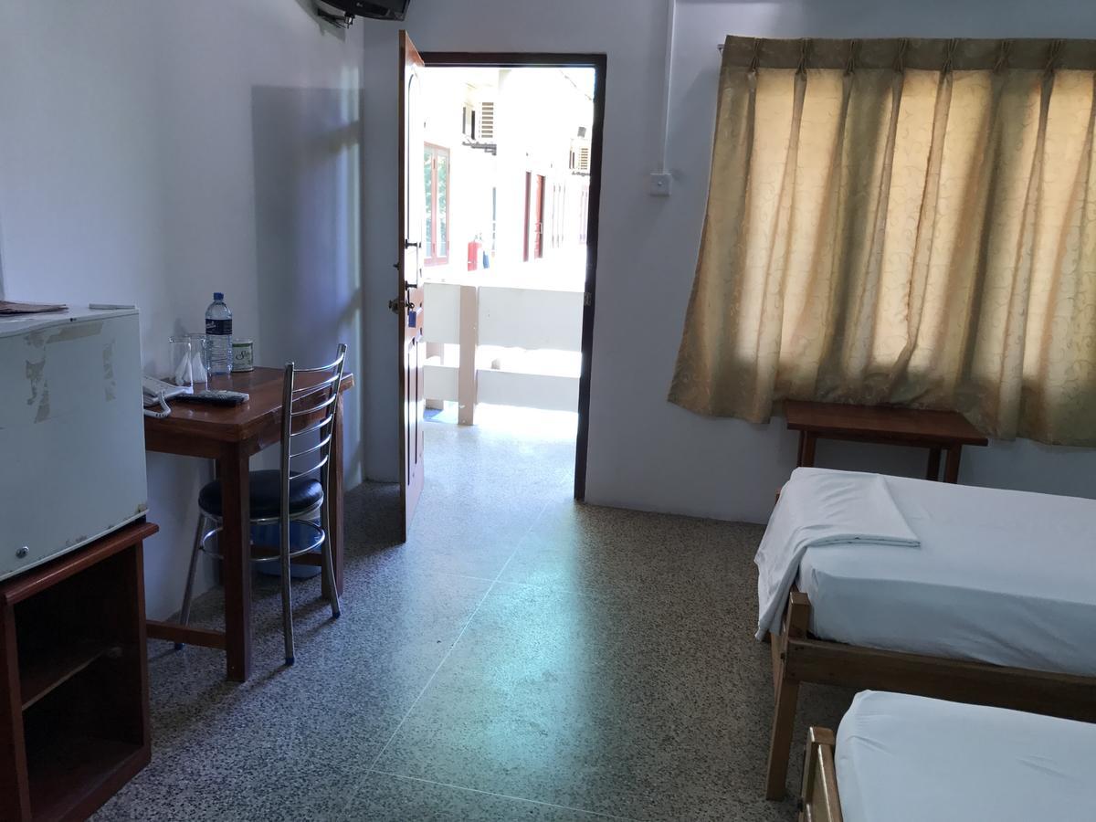 Gnaanams Hotel&Restaurant Jaffna Bagian luar foto