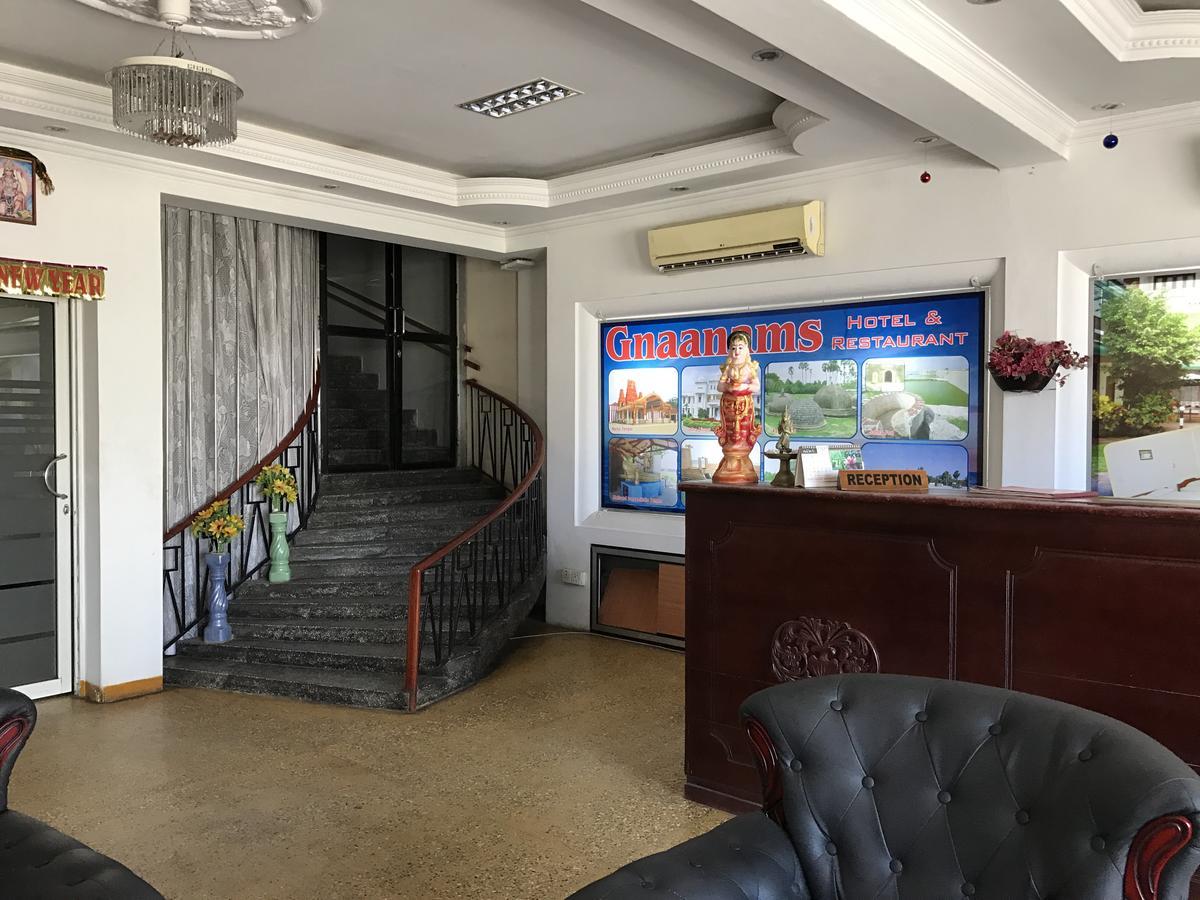 Gnaanams Hotel&Restaurant Jaffna Bagian luar foto