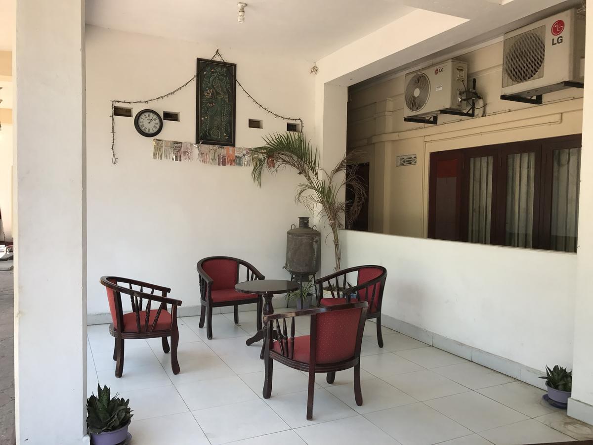 Gnaanams Hotel&Restaurant Jaffna Bagian luar foto