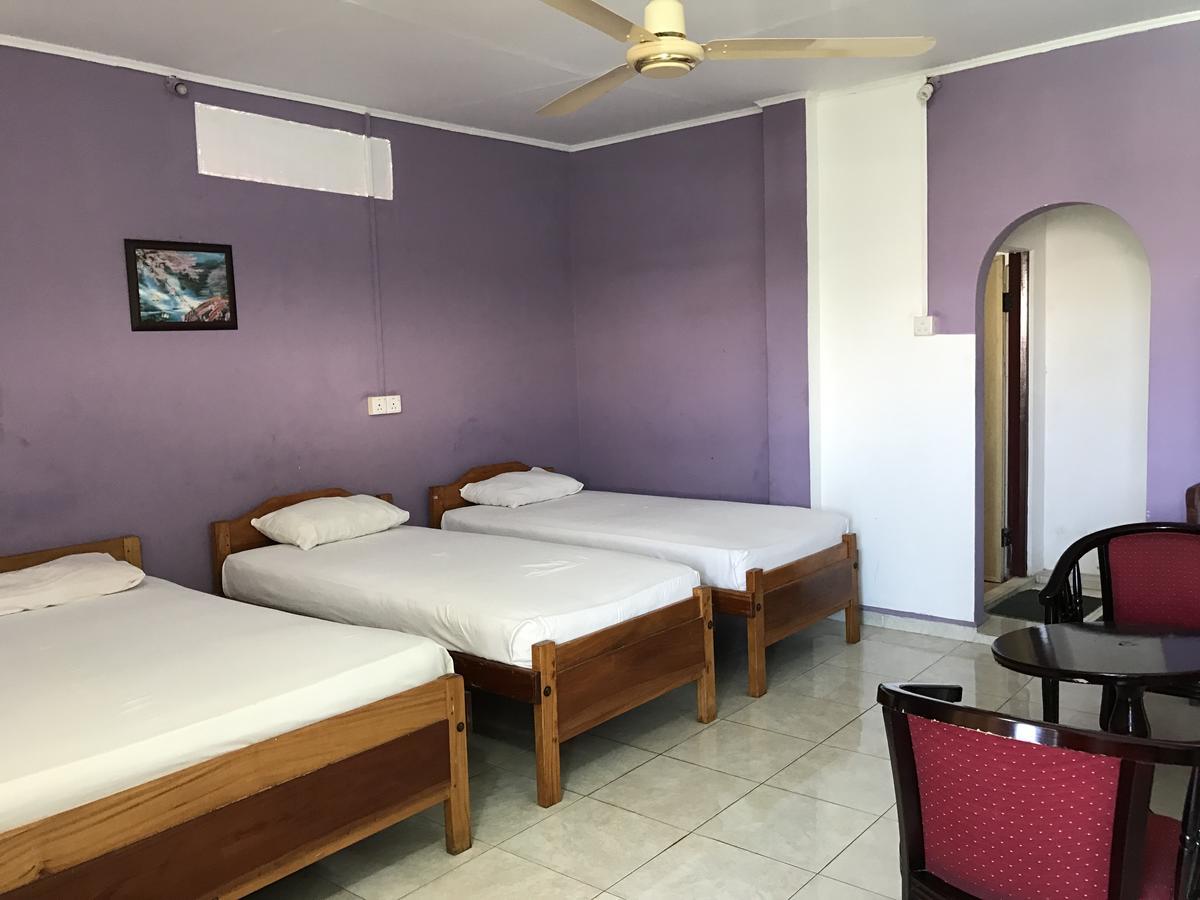 Gnaanams Hotel&Restaurant Jaffna Bagian luar foto
