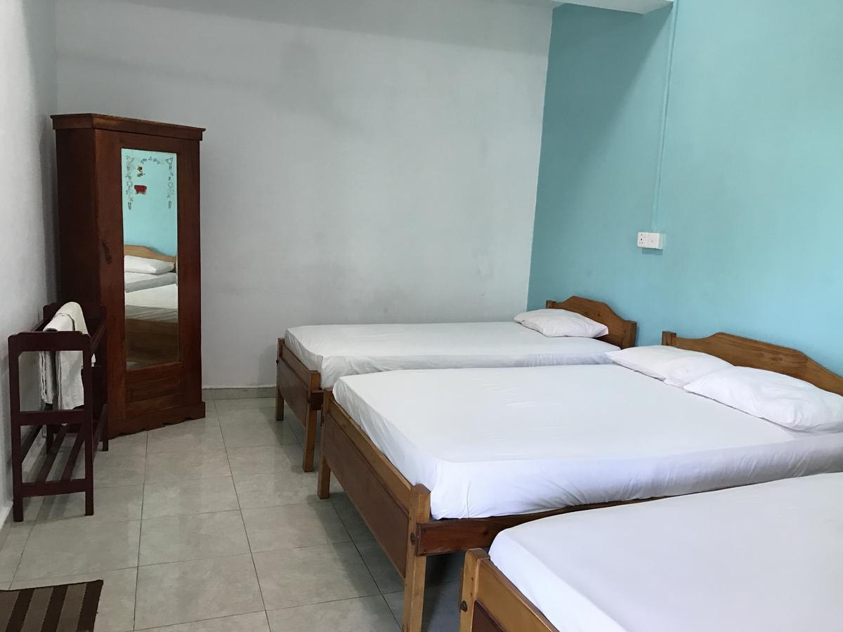 Gnaanams Hotel&Restaurant Jaffna Bagian luar foto