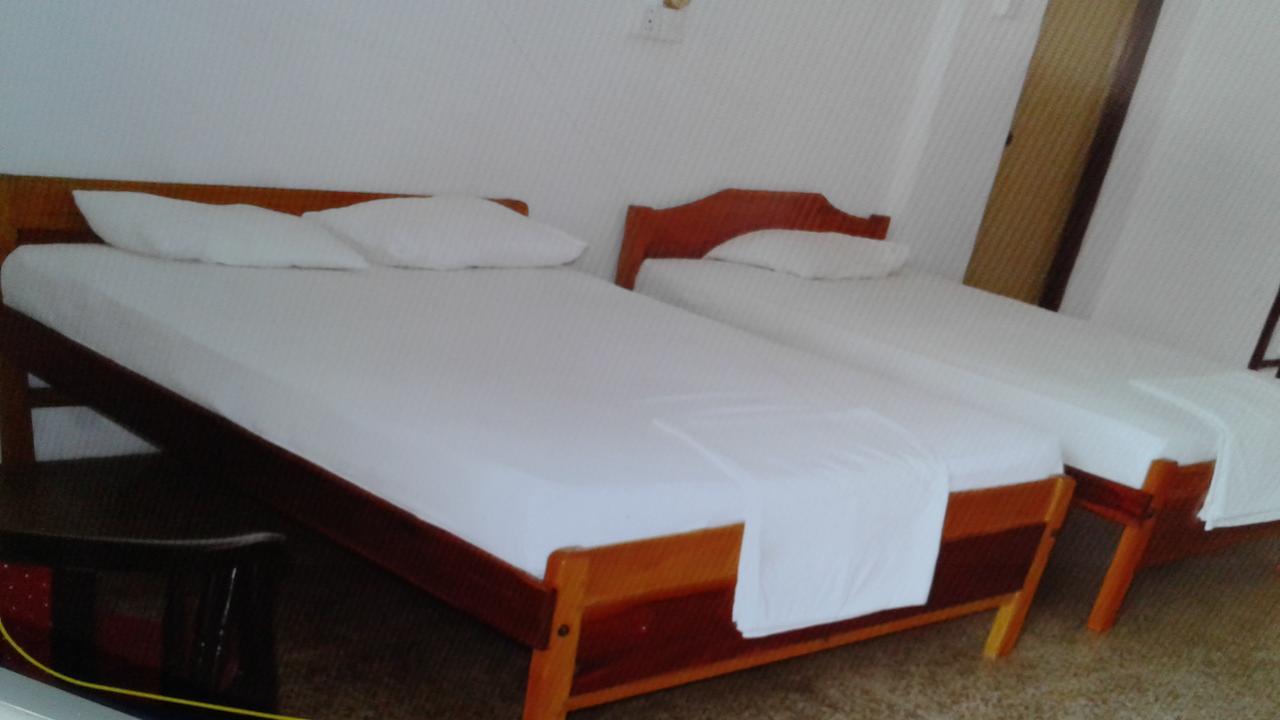 Gnaanams Hotel&Restaurant Jaffna Bagian luar foto