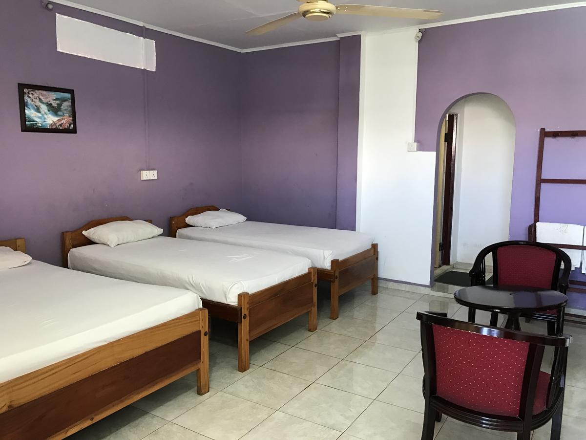 Gnaanams Hotel&Restaurant Jaffna Bagian luar foto